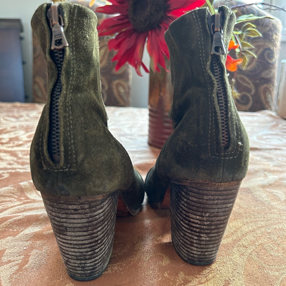 Rag and Bone Newbury Green Suede Booties, size 39 - Picture 3 of 9